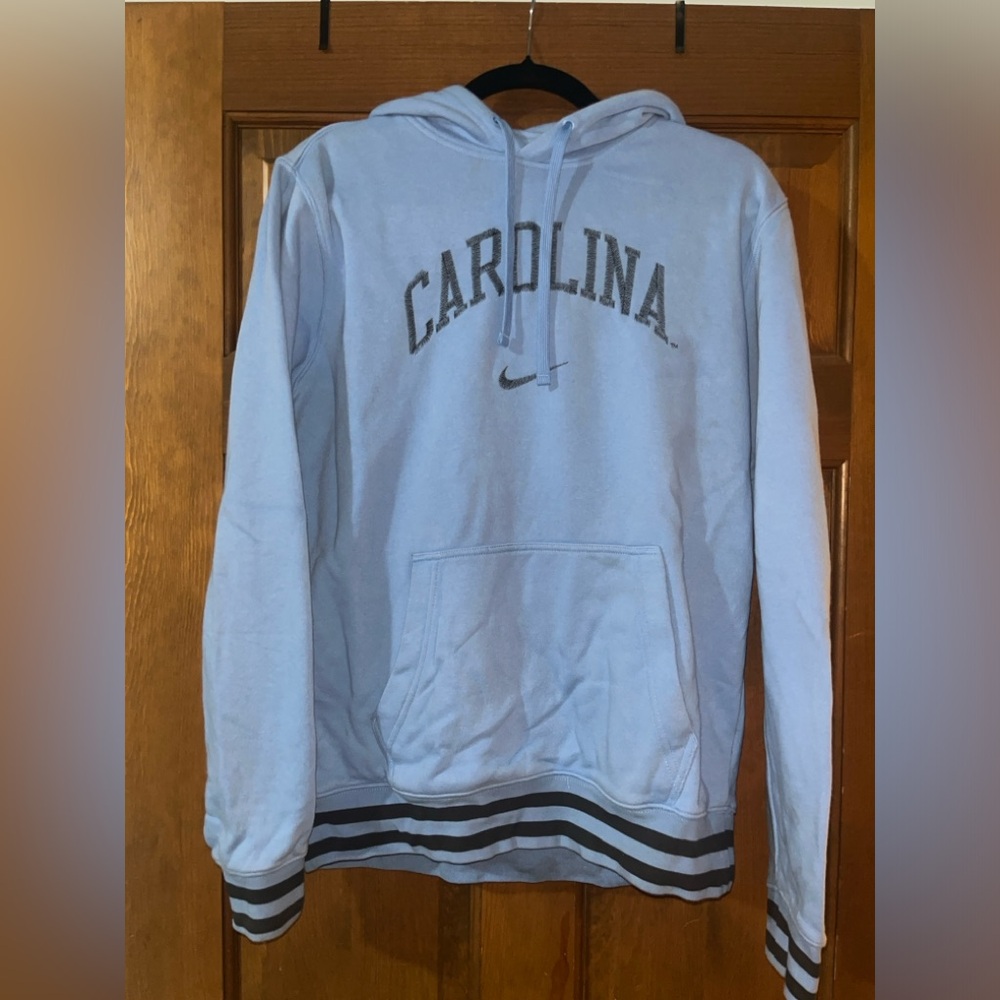 UNC University of North Carolina Retro Nike Men’s Hoodie (Medium)